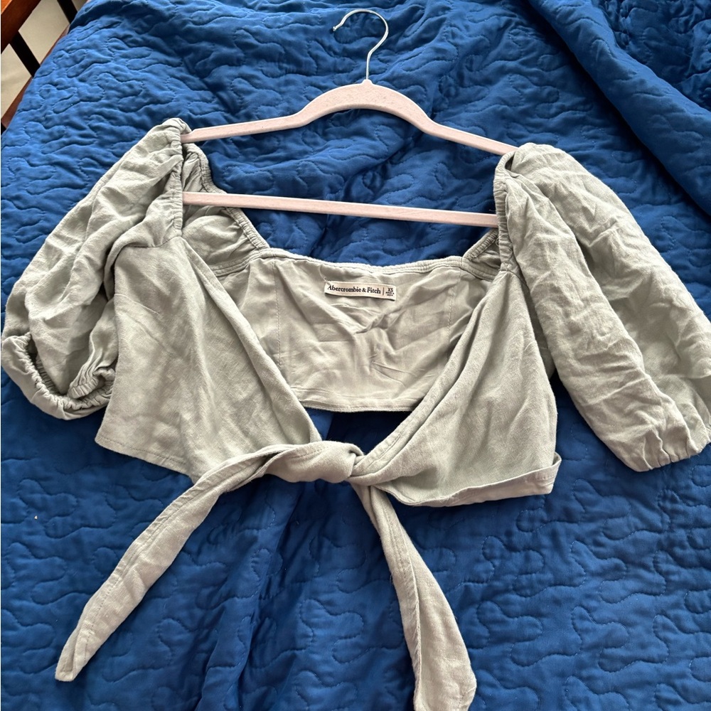 Abercrombie & Fitch Light Gray Puff Sleeve Crop Top